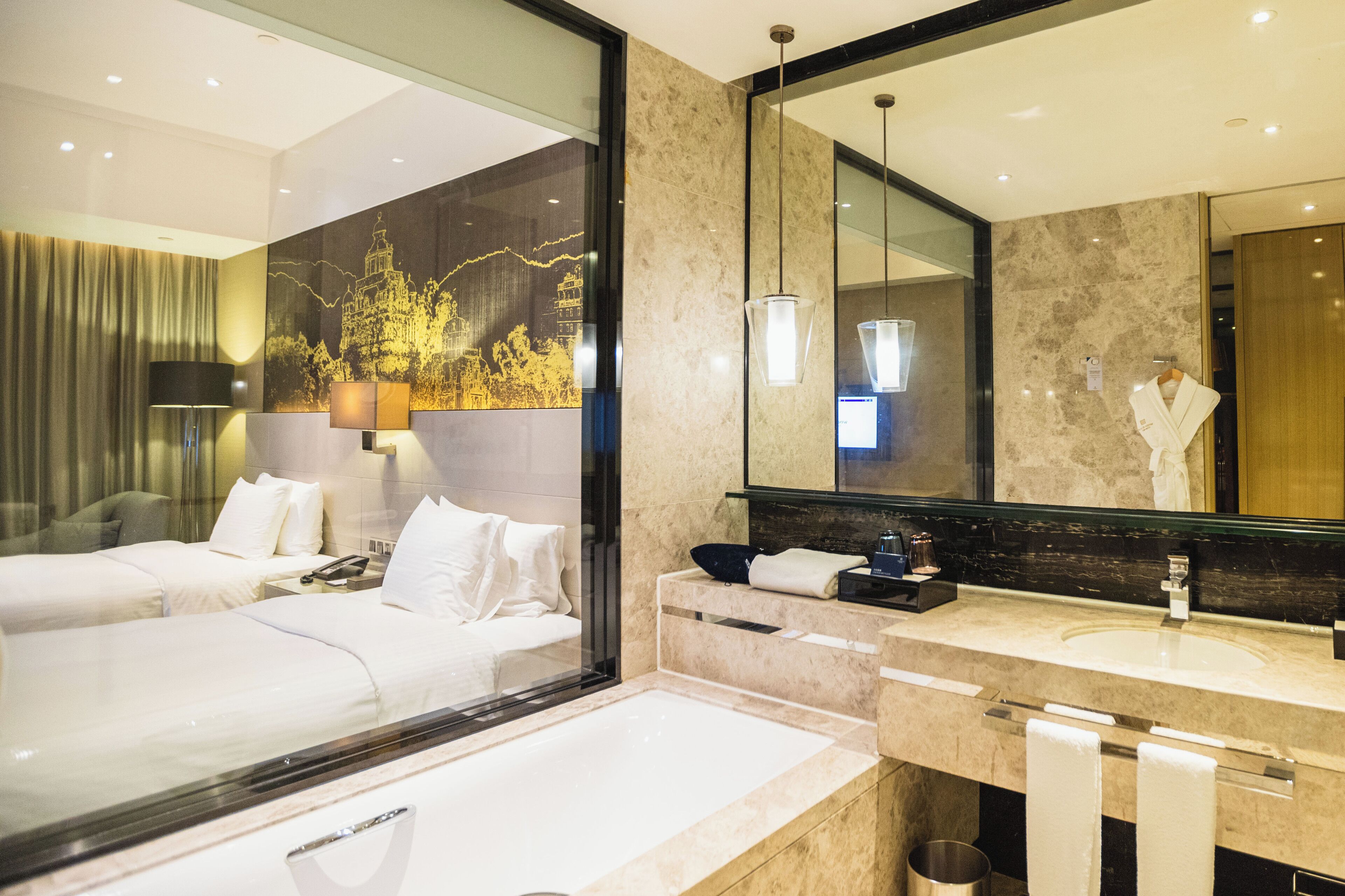 deluxe twin room | bathroom | combined shower/bathtub, free toiletries, hair dryer, bathrobes