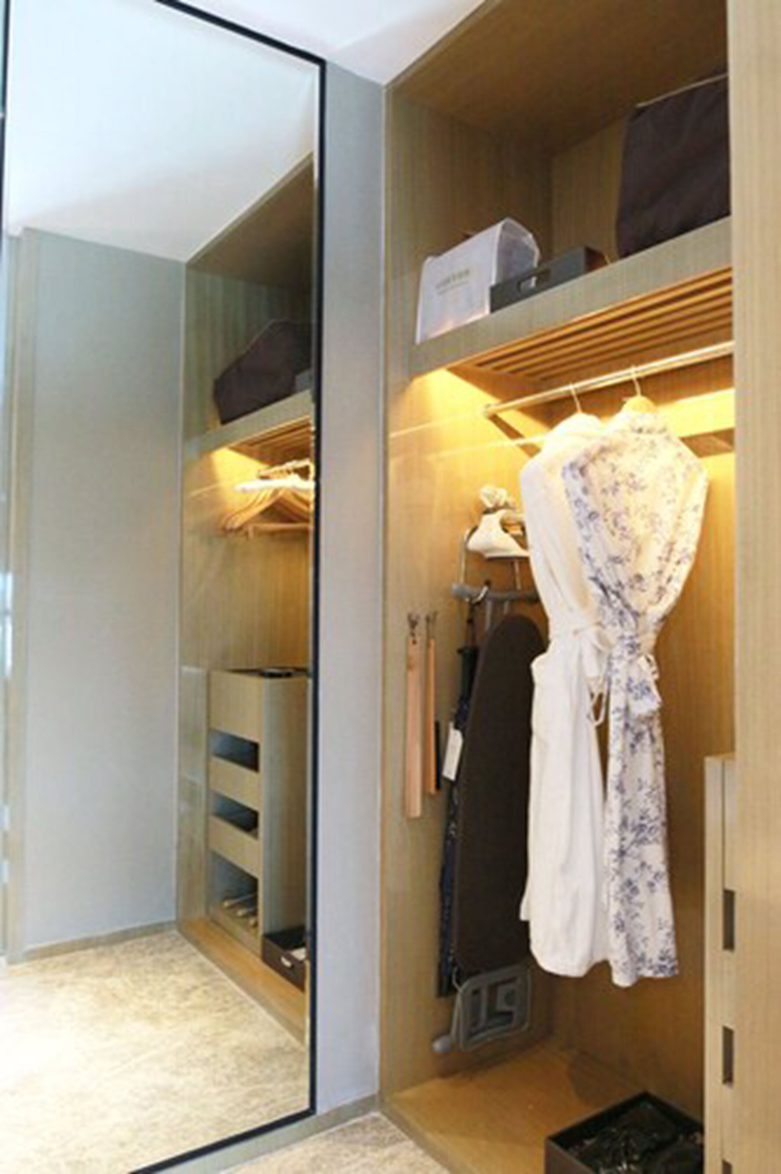 executive suite | minibar, in-room safe, desk, blackout curtains