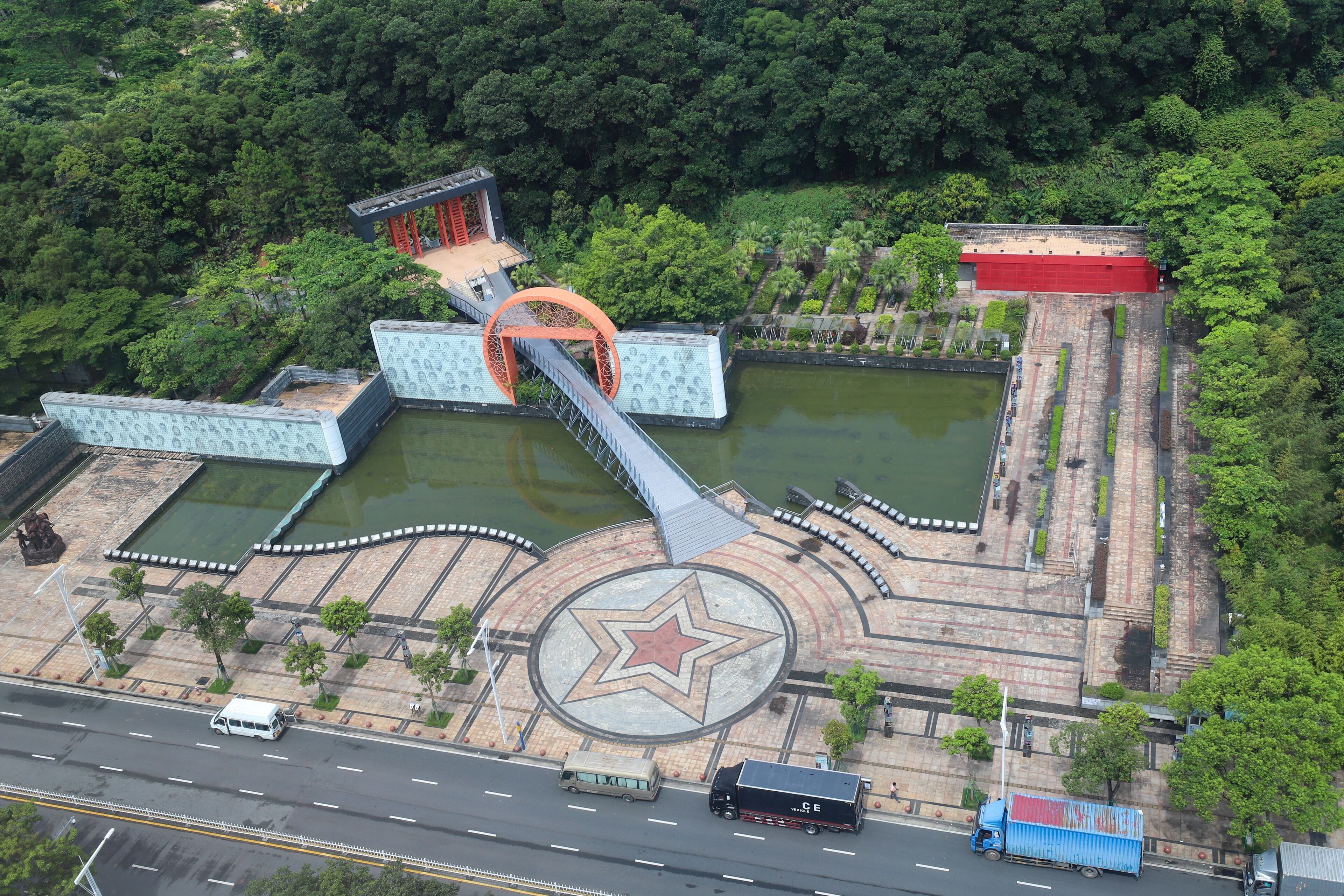 executive suite | minibar, in-room safe, desk, blackout curtains