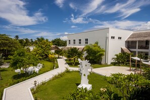Vista frontal de la propiedad