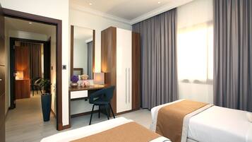 Villa, 3 habitaciones (Sunrise) | 1 habitación, caja de seguridad en la habitación y escritorio