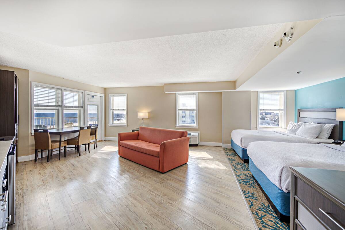 deluxe room | 1 bedroom, premium bedding, pillow-top beds, in-room safe