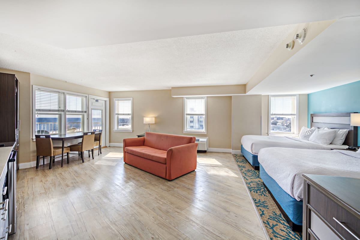 Deluxe Room | 1 bedroom, premium bedding, pillow-top beds, in-room safe