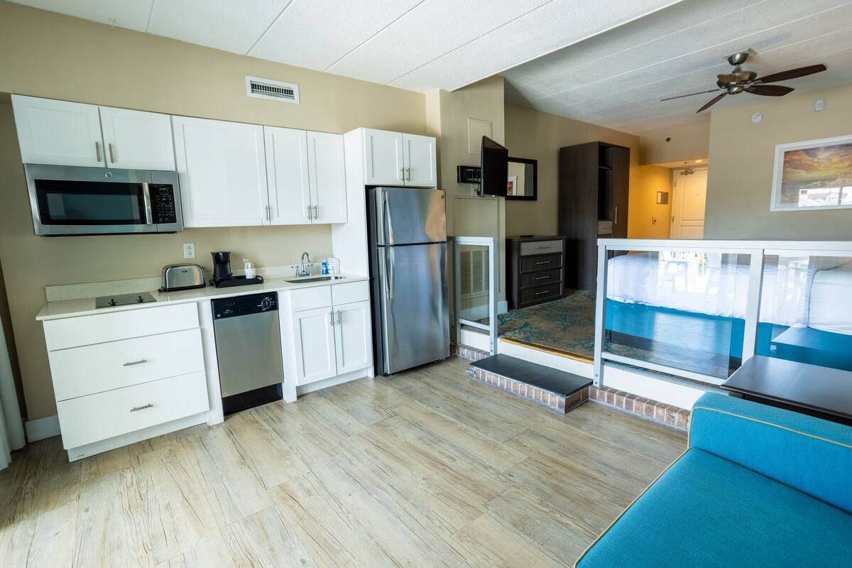 suite, multiple beds, balcony | living area | 42-inch tv with satellite channels