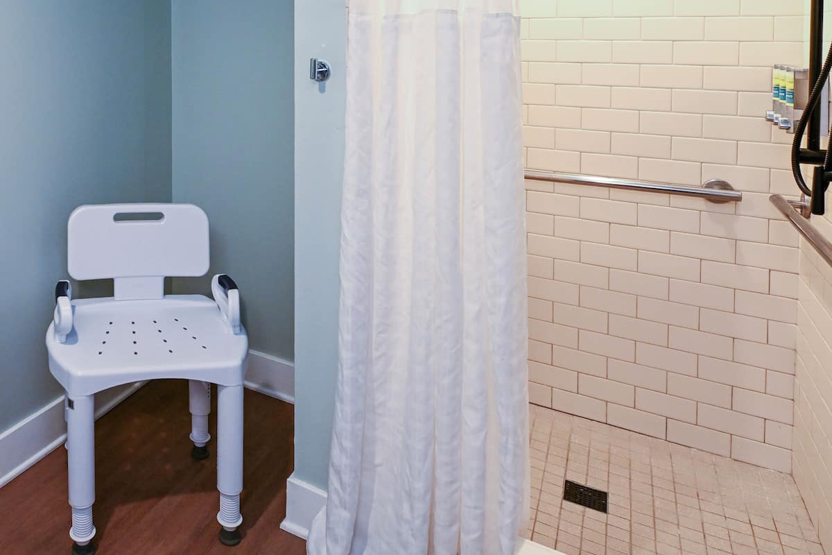 standard double room, accessible, partial ocean view | bathroom | combined shower/bathtub, designer toiletries, hair dryer, towels