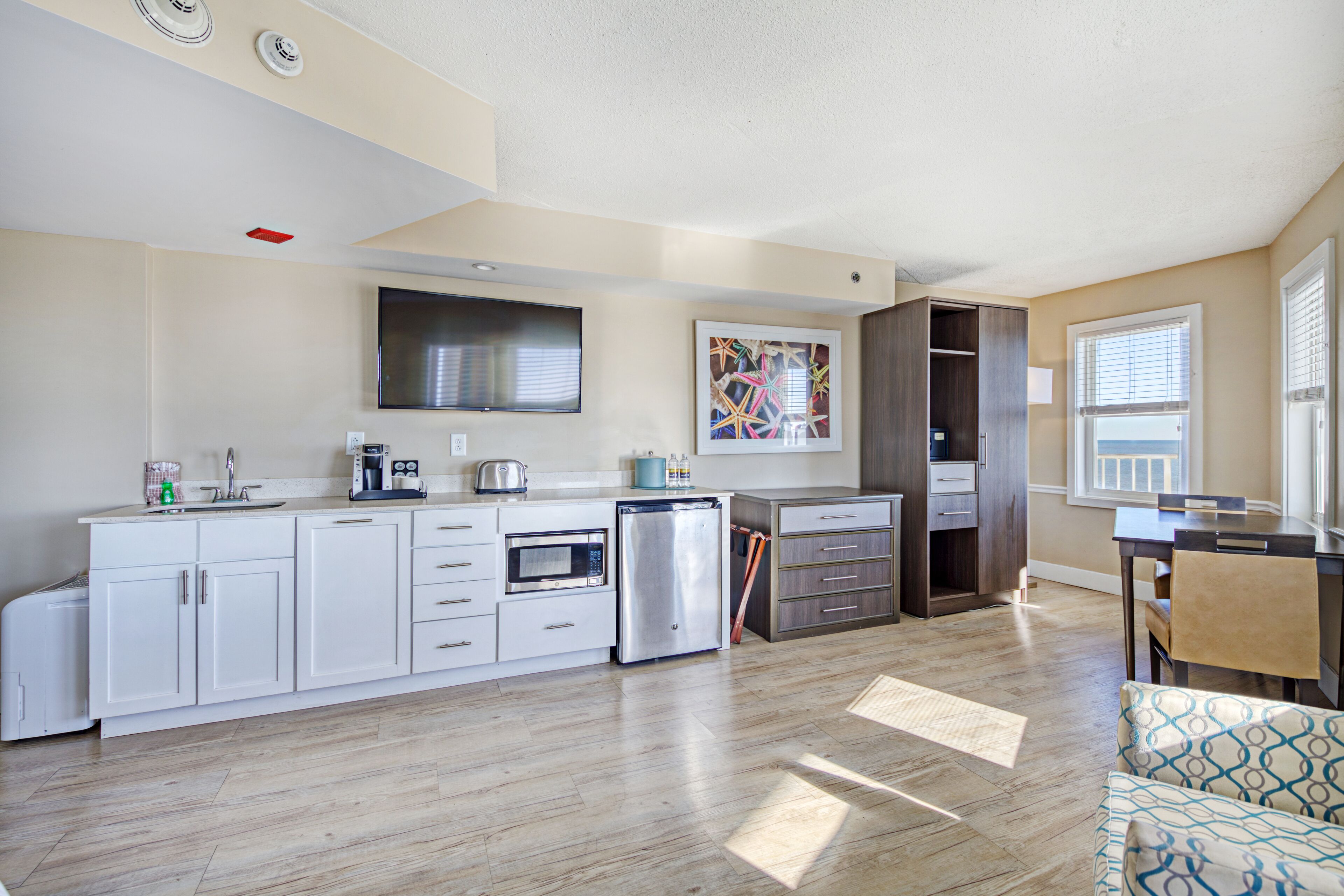 superior room | living area | 42-inch tv with satellite channels