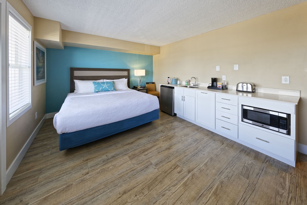 1 bedroom, premium bedding, pillow-top beds, in-room safe
