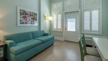 Promenade Suite | Living area