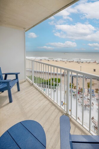 Commander Hotel & Suites