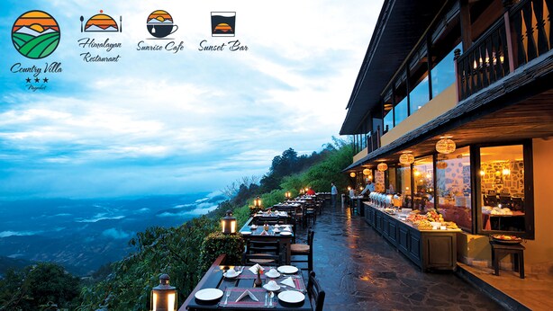 Un restaurant doté d’une terrasse offrant une vue panoramique.