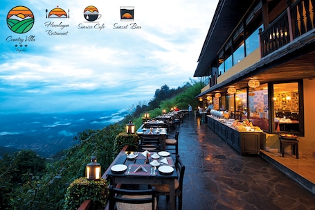 Outdoor dining. Hotel Country Villa
