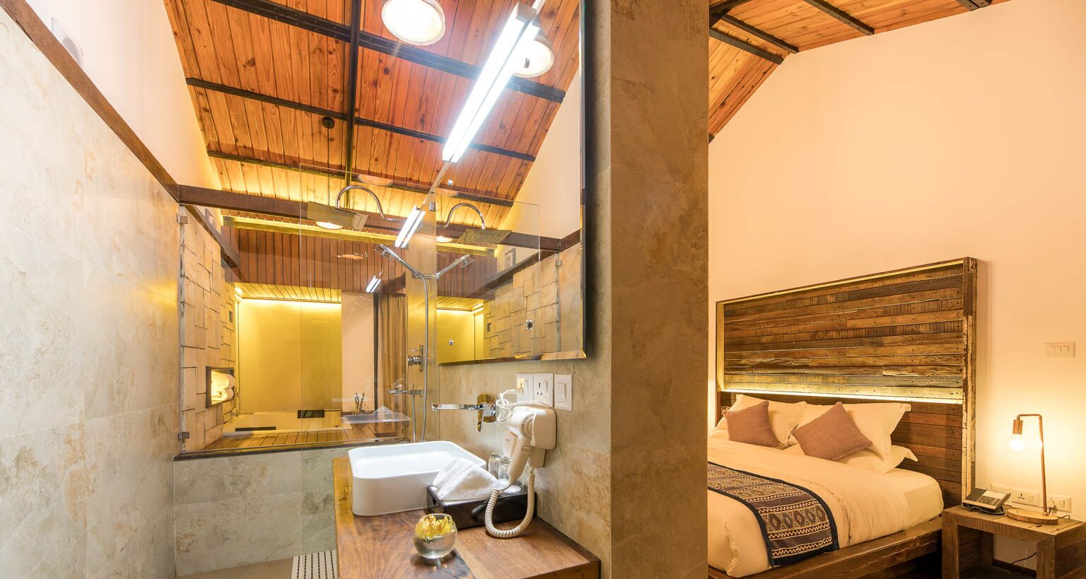 executive suite | bathroom | free toiletries, hair dryer, towels