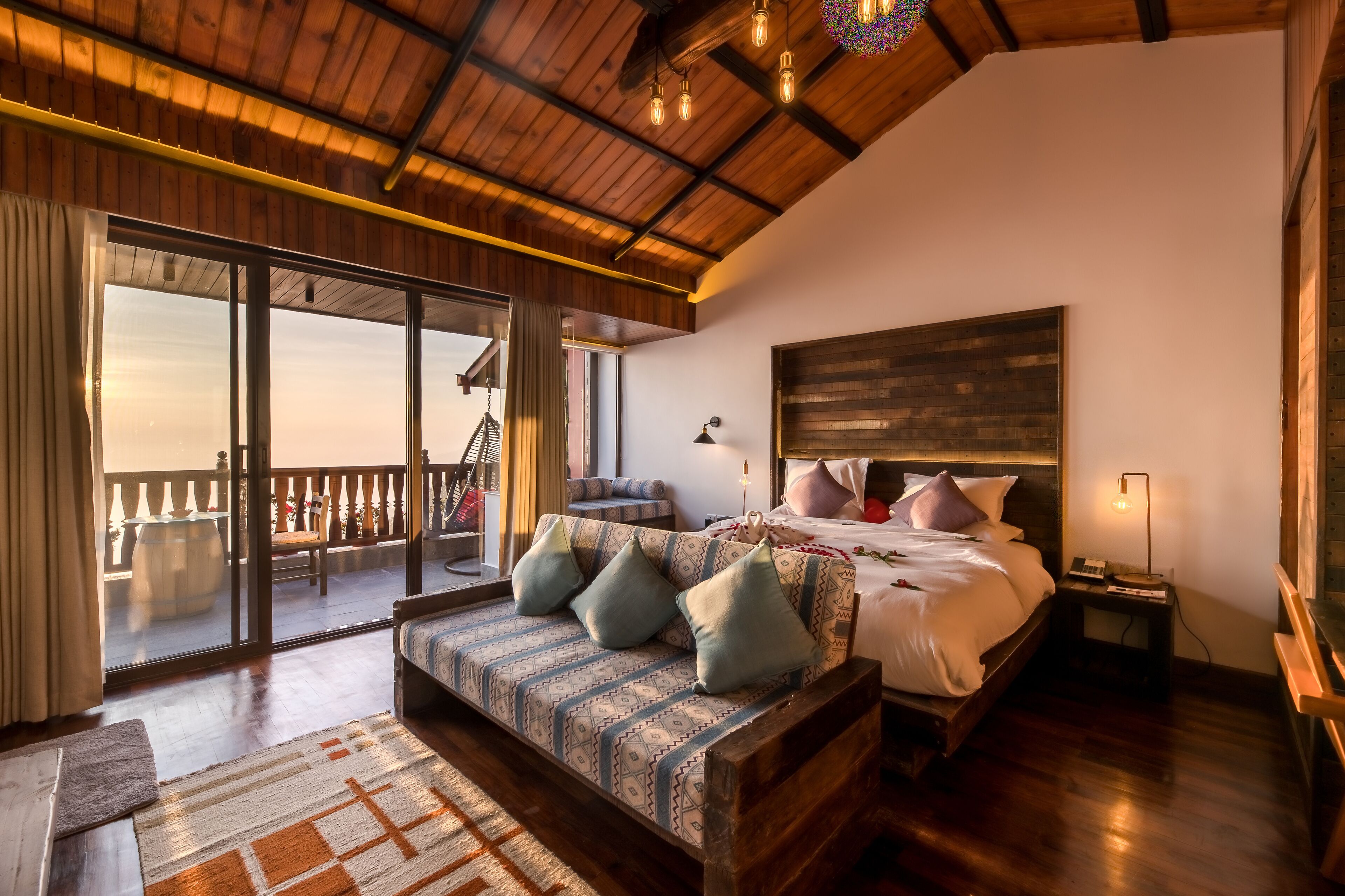 deluxe suite | 1 bedroom, premium bedding, minibar, in-room safe