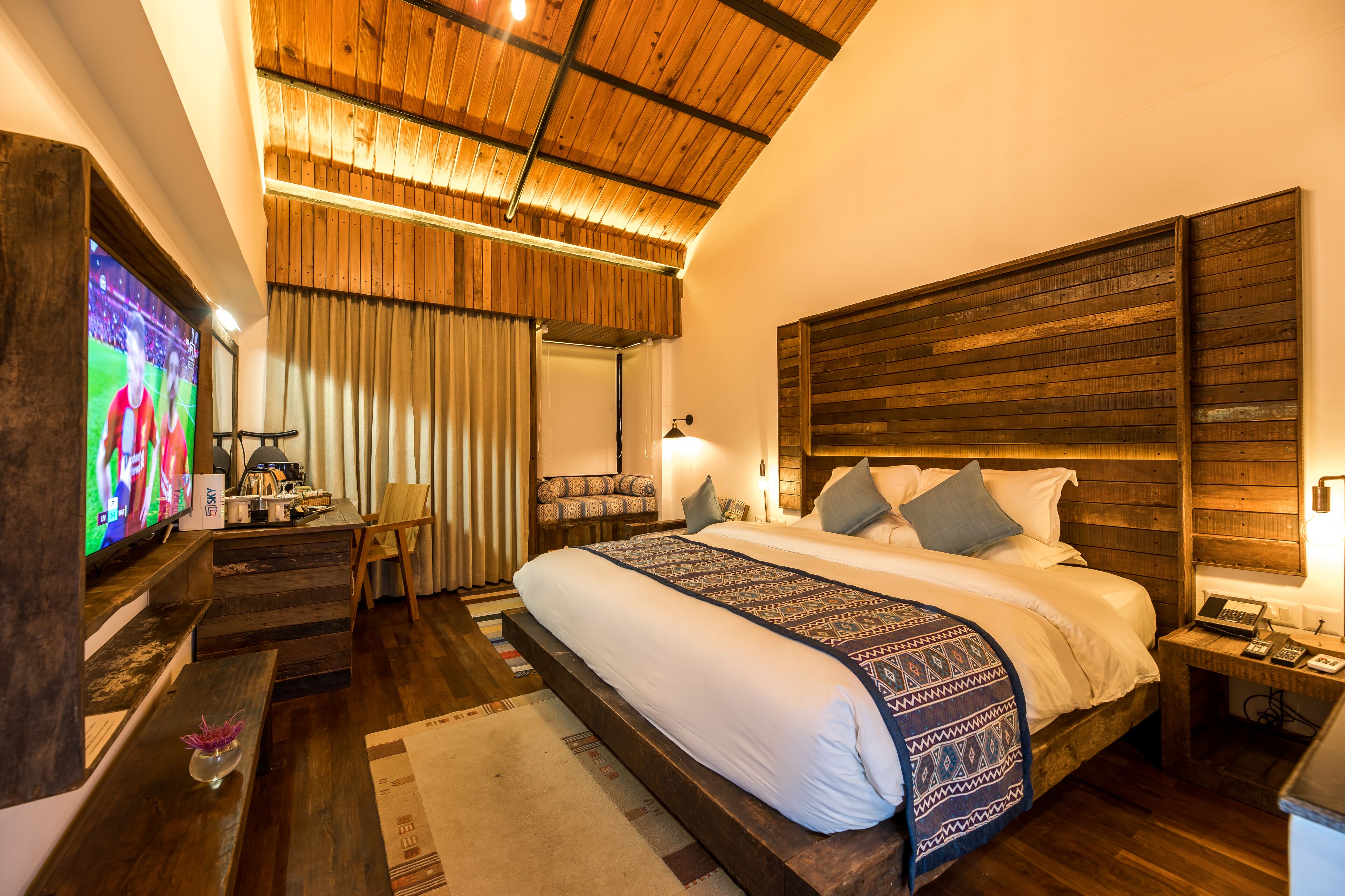 junior suite | 1 bedroom, premium bedding, minibar, in-room safe