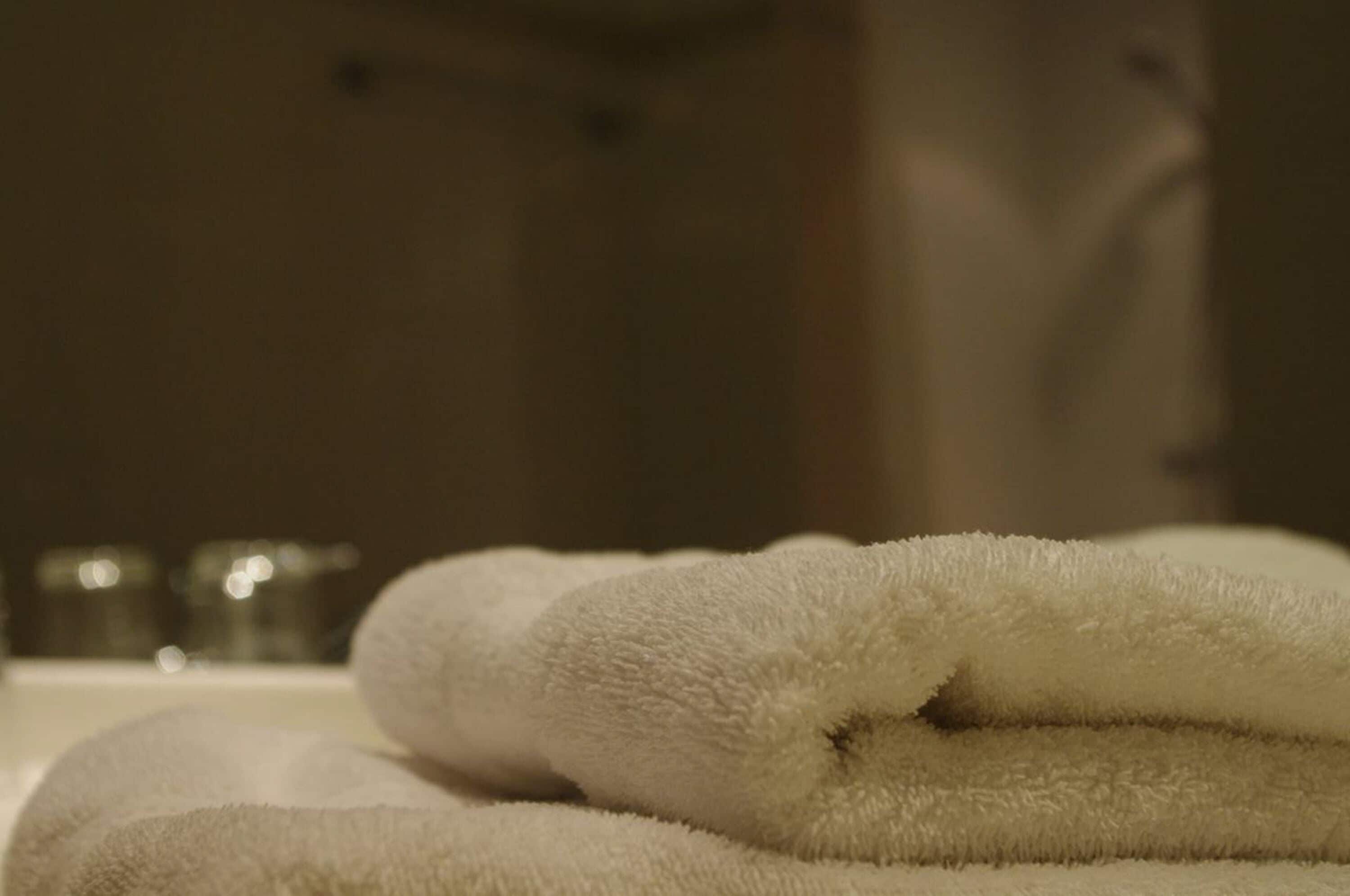 economy double room | bathroom | free toiletries, hair dryer, towels