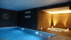 Indoor pool, outdoor pool, sun loungers - Hôtel Panorama (Bouillon)