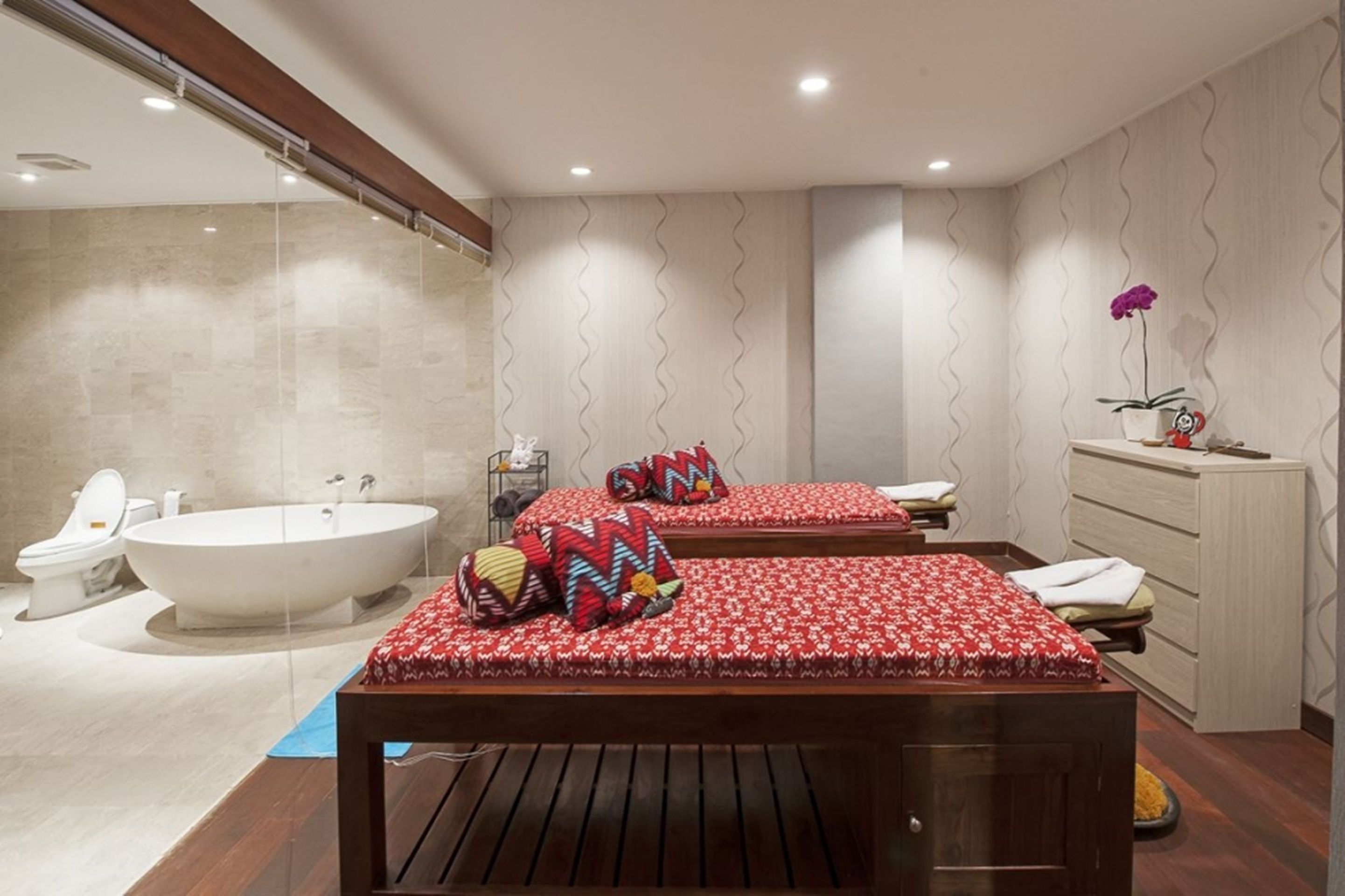 Couples treatment room(s), hot tub, body treatments, aromatherapy