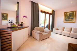 허니문 스위트, 침실 1개 | 미니바, 객실 내 금고, 책상, 암막 커튼