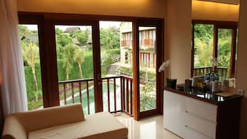 Deluxe Double Room, 1 Bedroom, Pool View | Room amenity