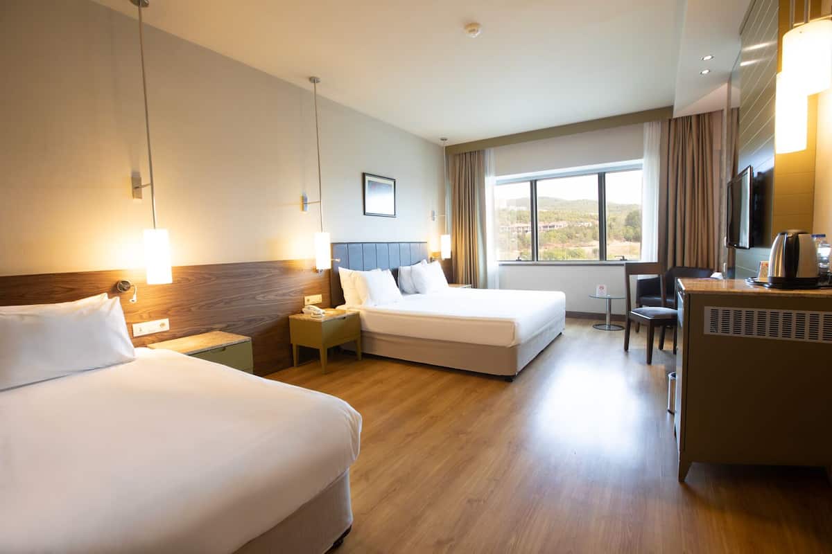 1 bedroom, premium bedding, minibar, in-room safe