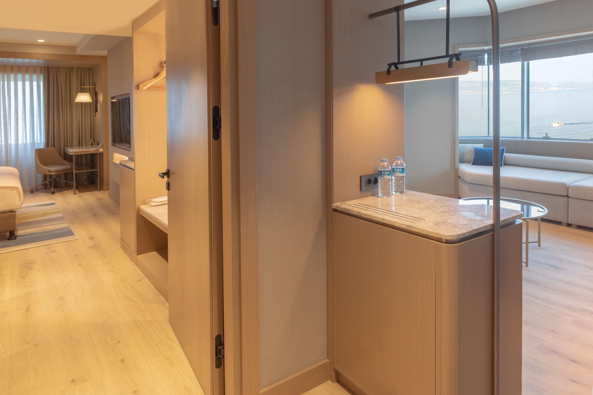 DELUXE CORNER SUIT BOSPHORUS VIEW | Premium bedding, minibar, in-room safe, desk