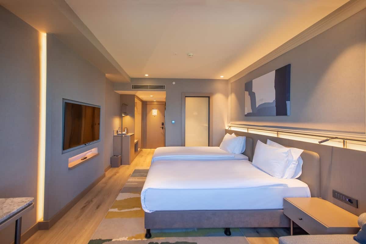 DELUXE TWIN ROOM WITH BOSPHORUS VIEW | 1 bedroom, premium bedding, minibar, in-room safe