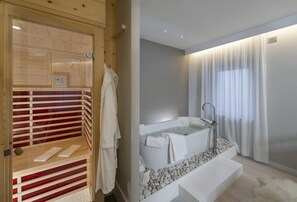 Suite, Sauna (Oslo) | Minibar, in-room safe, individually furnished, desk - Villa Kofler Wonderland Resort (Campitello di Fassa)
