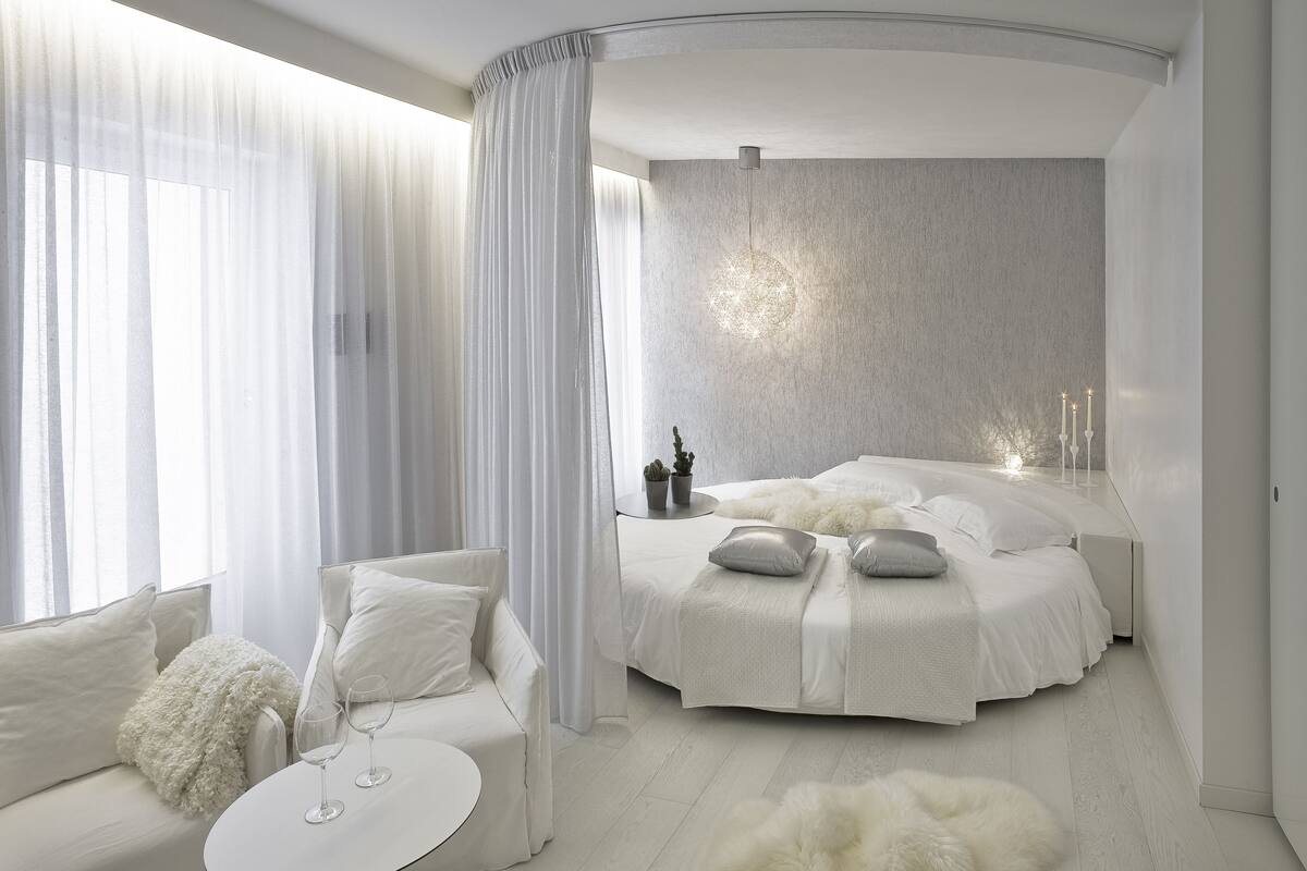 Luksus-dobbeltrom, massasjebadekar (New York) | Minibar, safe på rommet, individuelt innredet og skrivebord