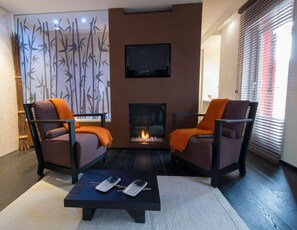 Superior tweepersoonskamer, open haard (Tokyo) | Een minibar, een kluis op de kamer, individueel gemeubileerd, een bureau