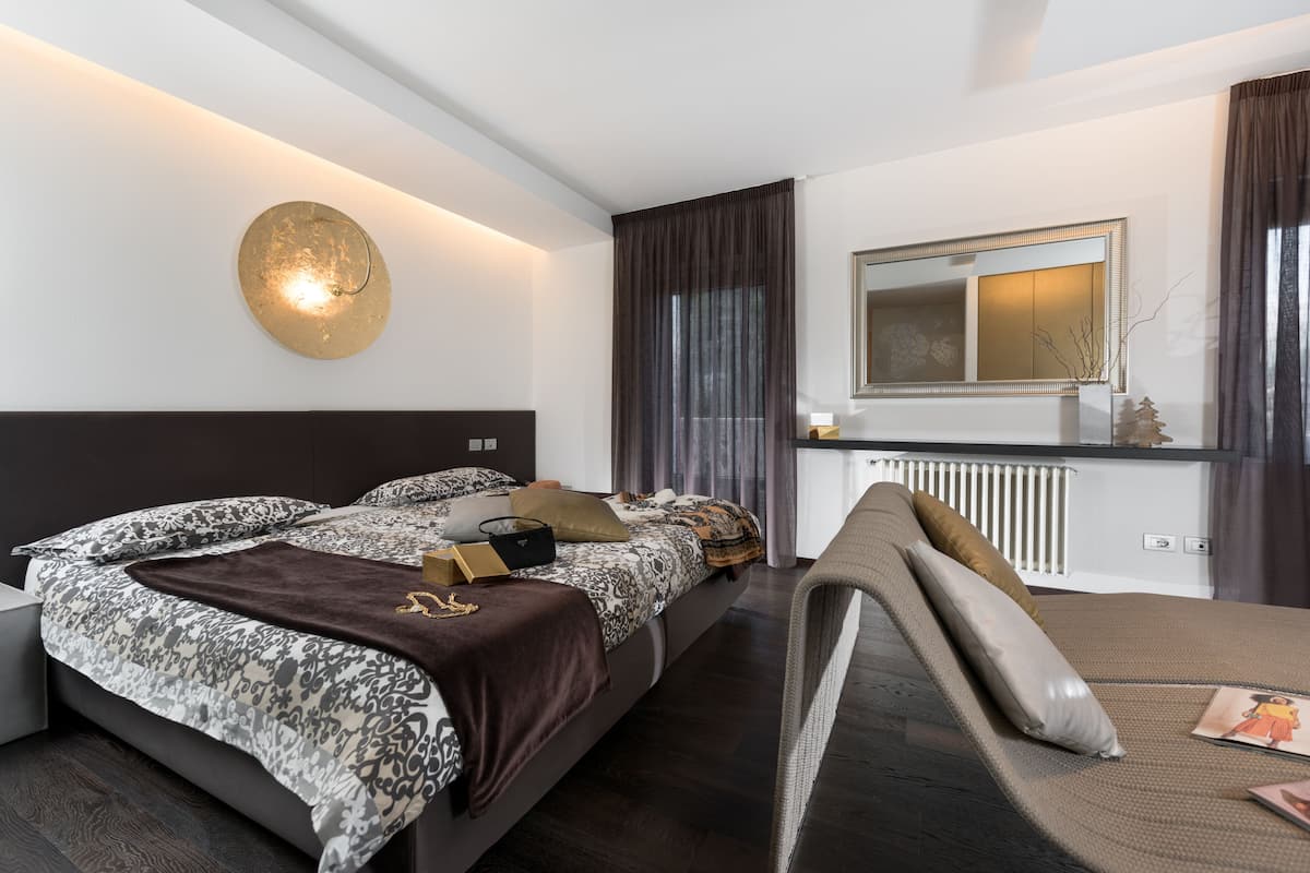 Habitació doble, llar de foc (Montecarlo) | Minibar, caixa forta a l'habitació i escriptori 