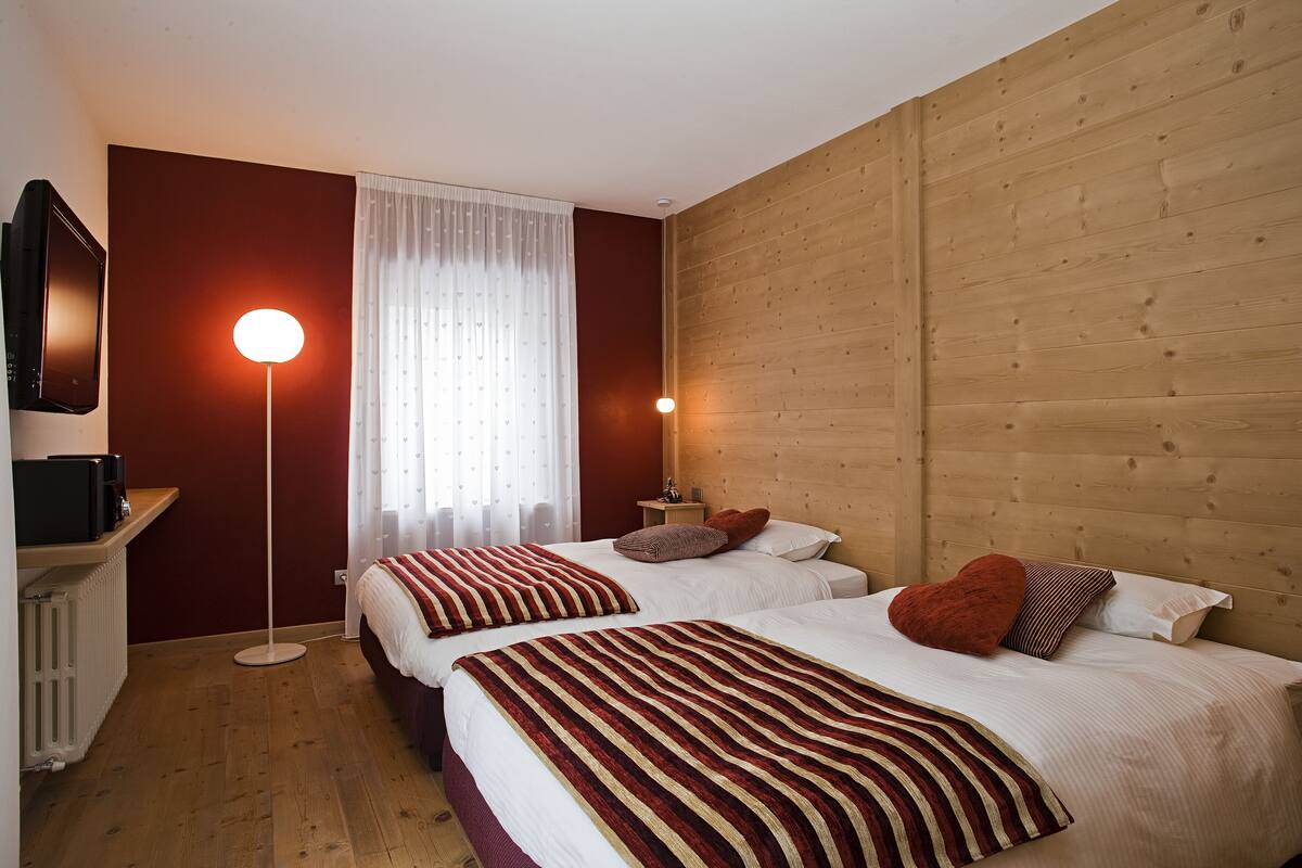 Habitació doble, sauna (Innsbruck) | Minibar, caixa forta a l'habitació i escriptori 
