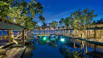 2 bars/lounges, poolside bar, beach bar