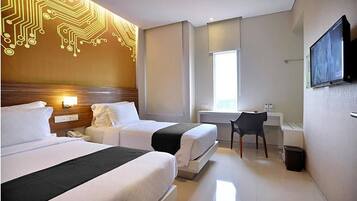Room (Happy) | 1 bedroom, premium bedding, desk, soundproofing