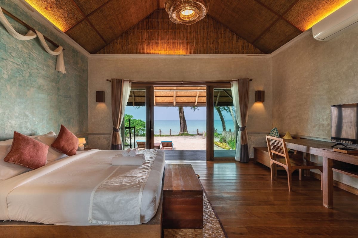 beach front  villa | 1 bedroom, premium bedding, minibar, in-room safe