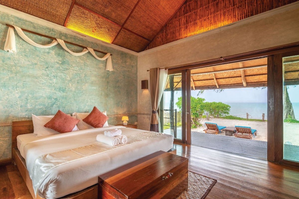 beach front  villa | 1 bedroom, premium bedding, minibar, in-room safe