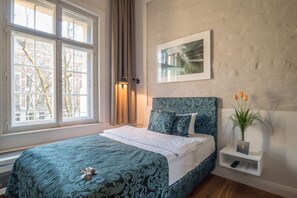 Premium bedding, in-room safe, desk, laptop workspace