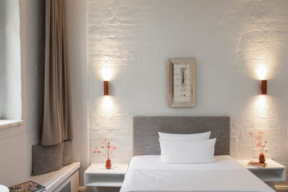 Comfort Single Room | Premium bedding, in-room safe, desk, laptop workspace