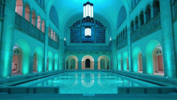 Innendørsbasseng