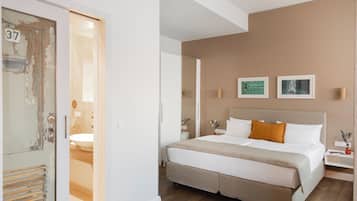 Junior Suite | Premium bedding, in-room safe, desk, laptop workspace