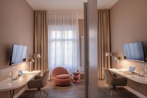 Premium Double Room | Premium bedding, in-room safe, desk, laptop workspace - Hotel Oderberger Berlin (Berlin)