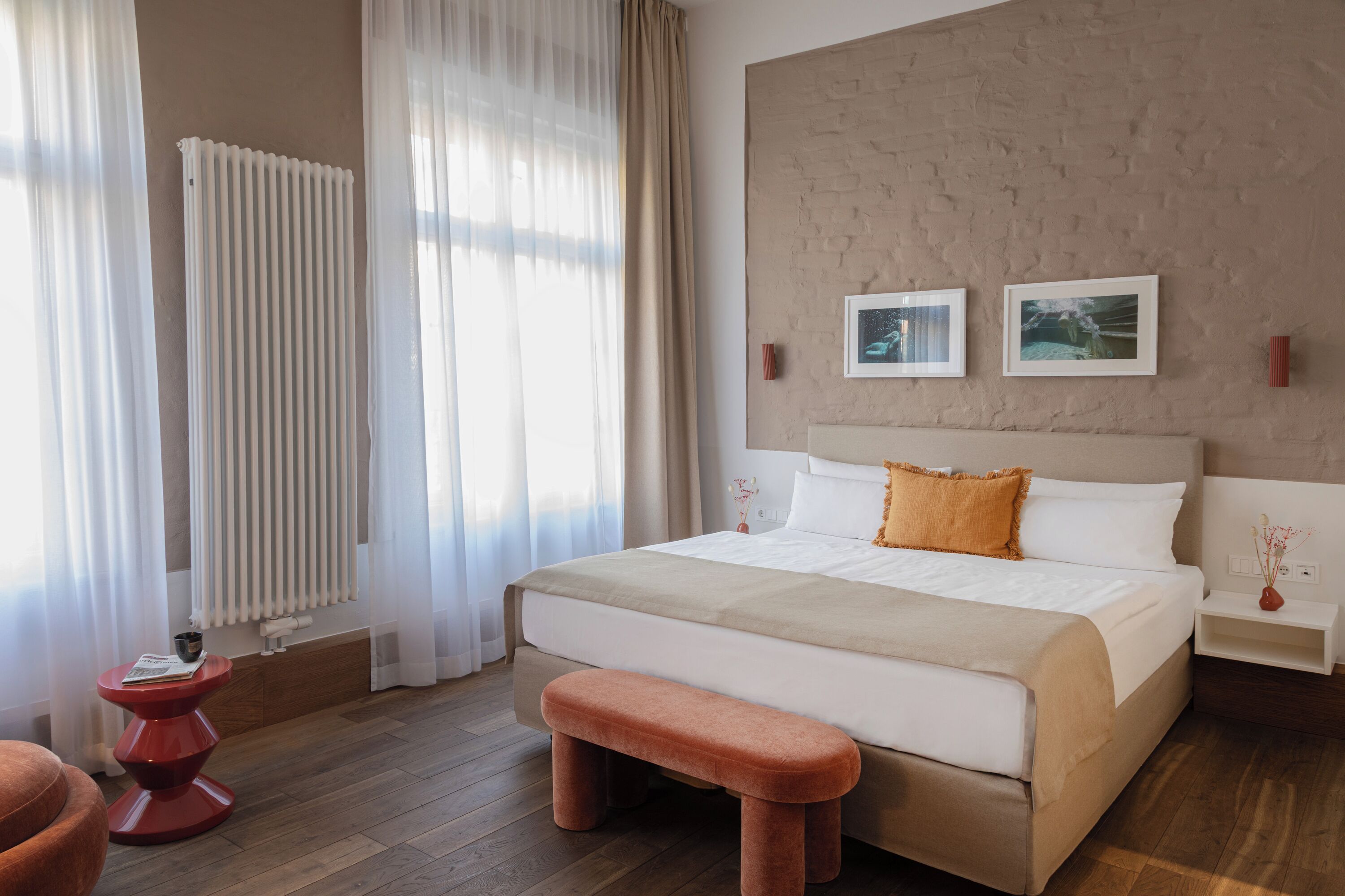 Dobbeltrom – premium | Sengetøy av topp kvalitet, safe på rommet og skrivebord