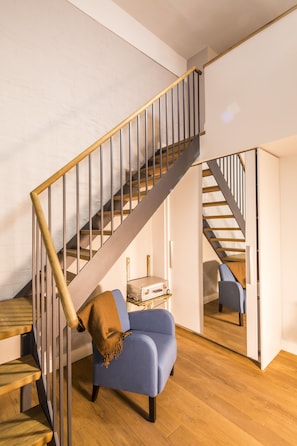 Comfort Maisonette | Premium bedding, in-room safe, desk, laptop workspace