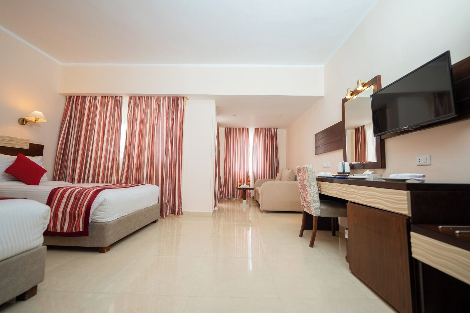 Minibar, in-room safe, bed sheets