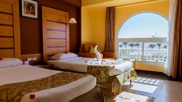 Minibar, brankas, dan seprai linen