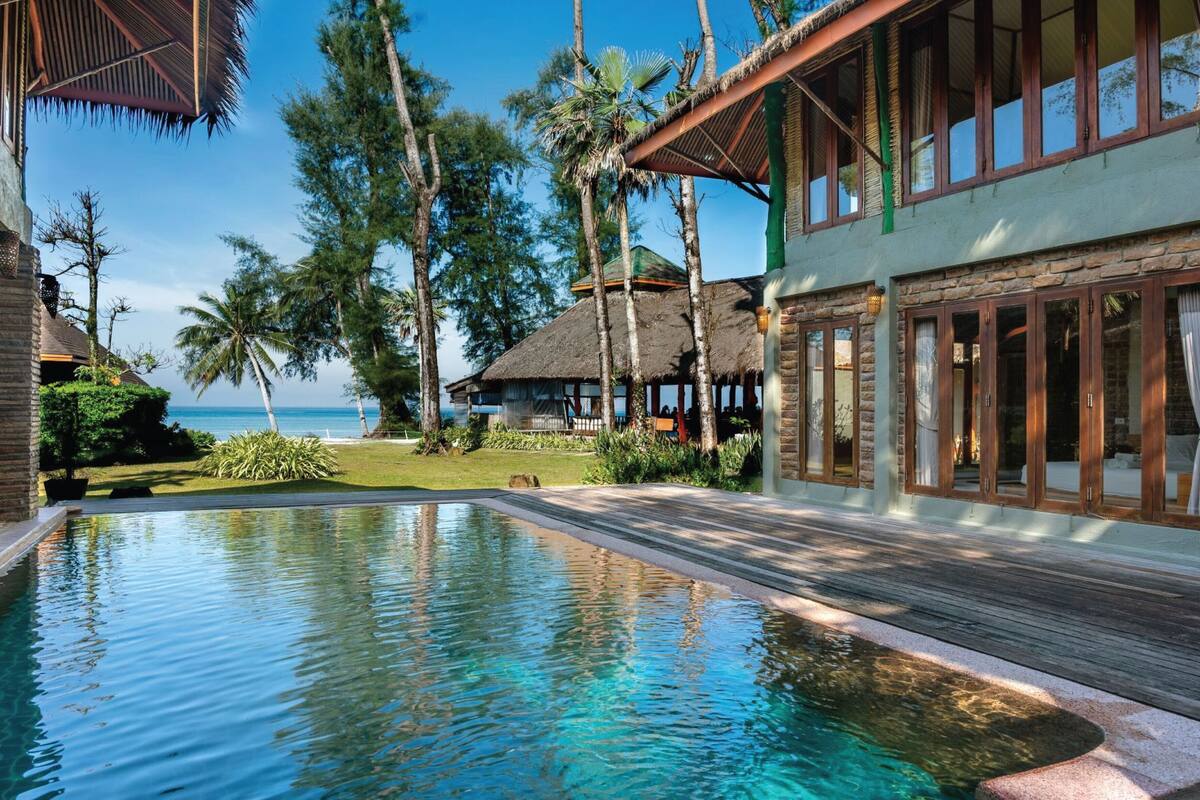 pool side villa sea view  | 1 bedroom, in-room safe, rollaway beds, free wifi