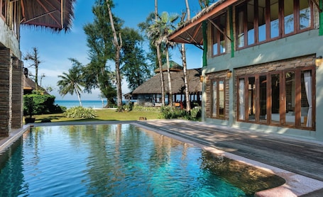 Pool Side Villa Sea View | In-room safe, rollaway beds, free WiFi, bed sheets