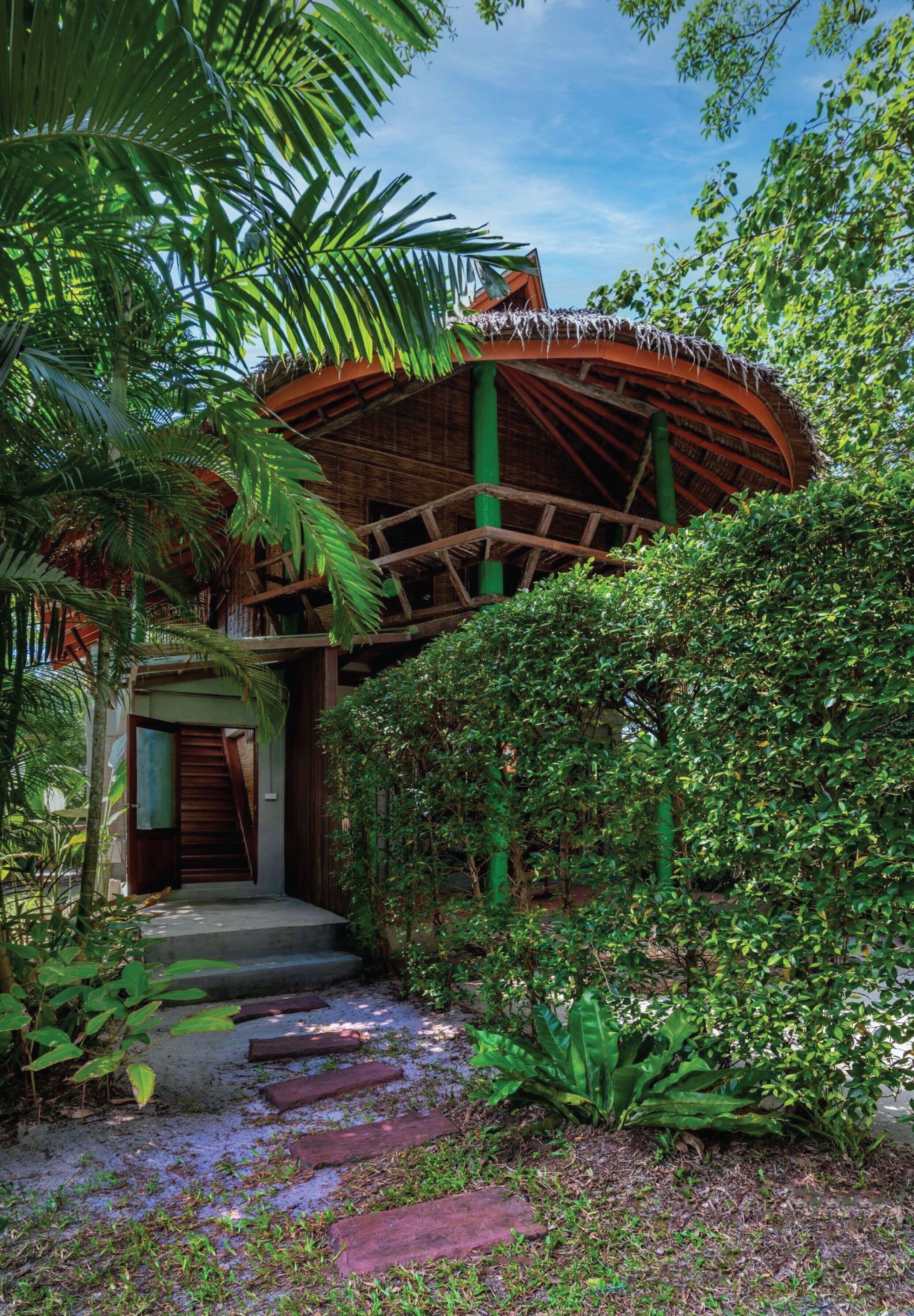 family room with garden view | 1 bedroom, in-room safe, rollaway beds, free wifi