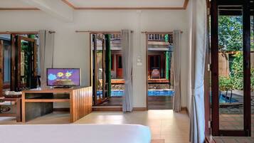 Pool Side Room | Cofres nos quartos, camas extras/dobráveis (sobretaxa)
