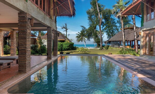 Pool Side Villa Sea View 