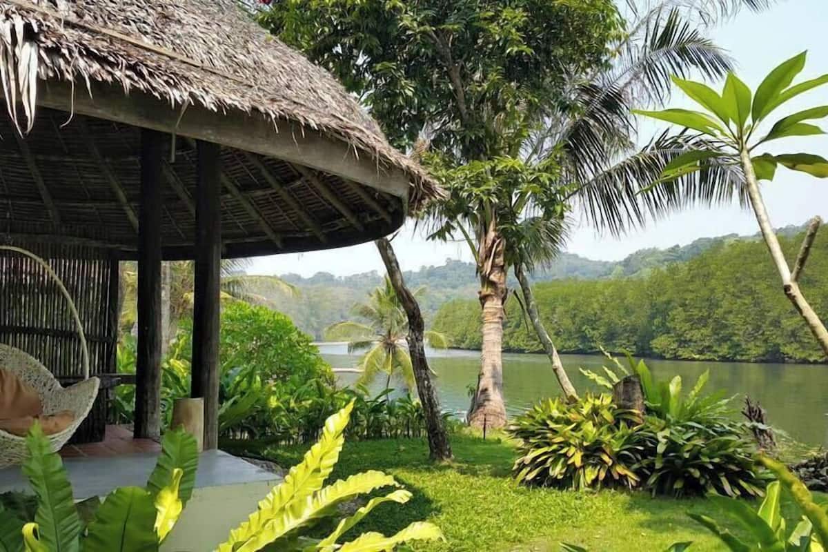 Canal View Villa | Una cassaforte in camera, letti aggiuntivi (a pagamento), Wi-Fi gratuito